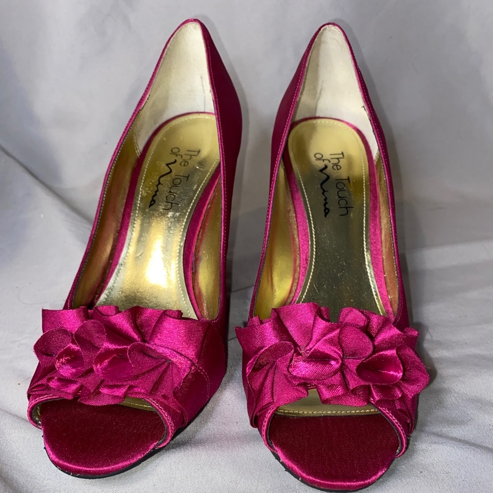 The touch of nina peep toe wedges. Sz 7.5